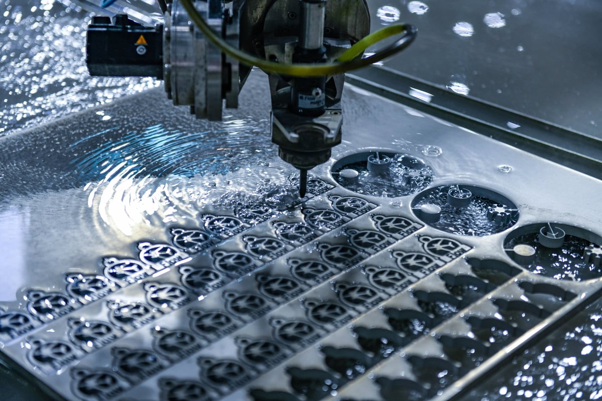 Industrial CNC water jet cutting machine cutting steel plate modern industrial technology